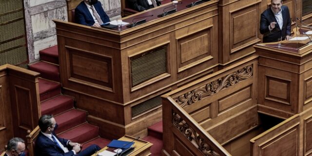ΣΥΡΙΖΑ σε Μητσοτάκη: Τα καθεστώτα στις δημοκρατικές κοινωνίες, συνήθως πέφτουν με πάταγο