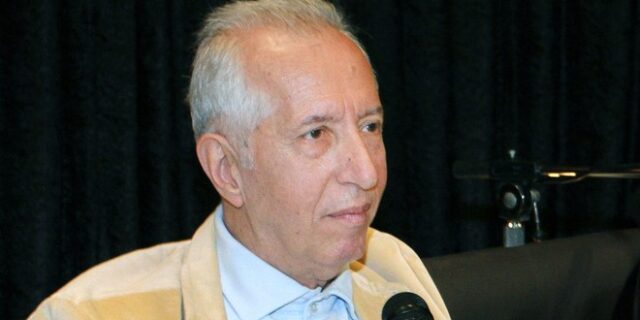 Αμετανόητος ο Κωνσταντίνος Τζούμας: Επιτέθηκε σε δημοσιογράφο και τη χαρακτήρισε “ανόητη”