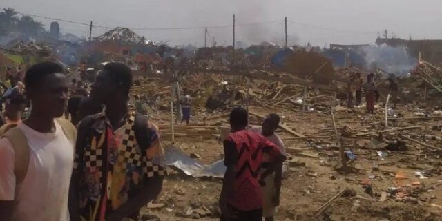 Γκάνα: Ισχυρή έκρηξη ισοπέδωσε κτίρια – Φόβοι για νεκρούς