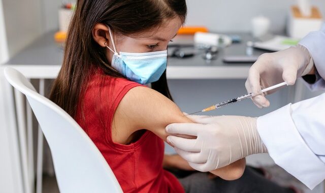 Εμβόλιο κορονοϊού: Ανοίγουν 40.000 νέα ραντεβού για παιδιά στην Αττική