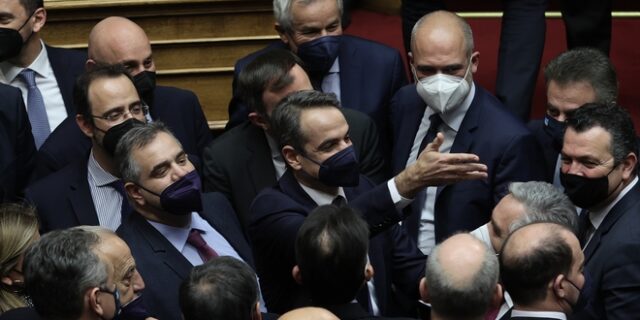 Ο Μητσοτάκης ξεπέρασε τη μομφή, όχι τους κινδύνους…