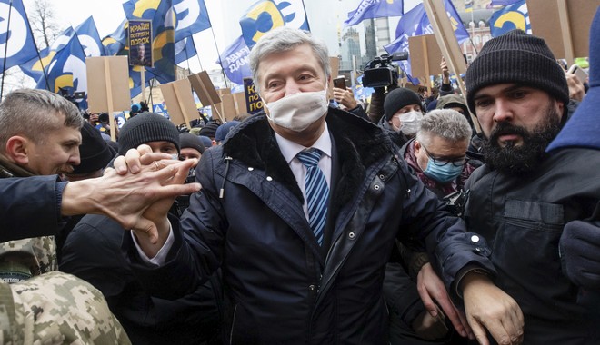 Ουκρανία: Προφυλάκιση ή εγγύηση 30 εκ. ζητά η εισαγγελία για τον πρώην πρόεδρο Ποροσένκο