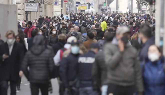 Μετάλλαξη Όμικρον – ΠΟΥ: Πολύ κοντά στο “πικ” Ελλάδα και Ιταλία