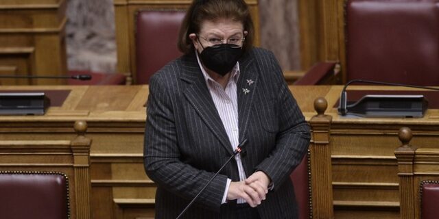 Μενδώνη: Αποχώρησε από την Βουλή για να μην απαντήσει για την διακοπή της παράστασης του Ζαραλίκου