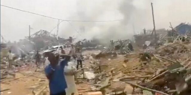 Γκάνα: Τουλάχιστον 20 νεκροί από την έκρηξη σε φορτηγό που μετέφερε εκρηκτικά