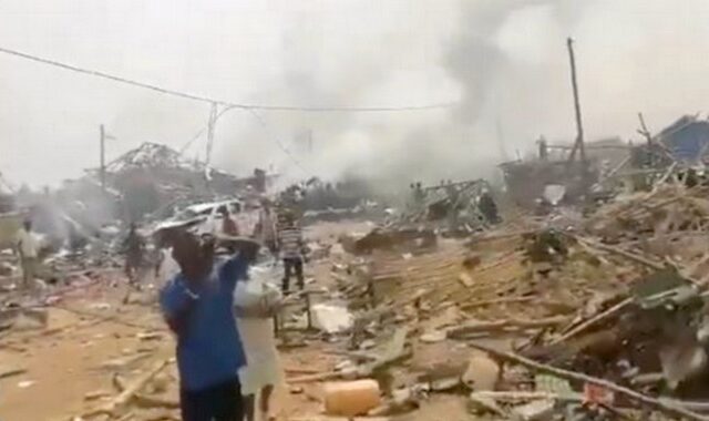 Γκάνα: Τουλάχιστον 20 νεκροί από την έκρηξη σε φορτηγό που μετέφερε εκρηκτικά