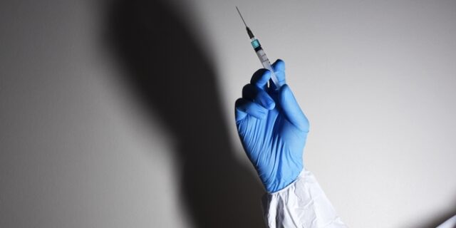 Εμβόλιο Κορονοϊού: Είναι λάθος να αναμένουν οι ευάλωτες ομάδες τα νέα εμβόλια
