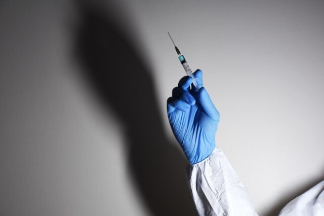 Εμβόλιο Κορονοϊού: Είναι λάθος να αναμένουν οι ευάλωτες ομάδες τα νέα εμβόλια
