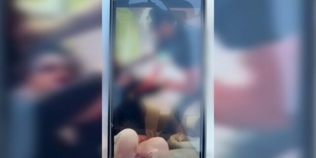 Άγ. Παντελεήμονας: Σοκαριστικό βίντεο από την ομηρία – “Εγώ είμαι ο άντρας” την ώρα που χειροδικούσε live στα social media