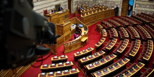 Πρόταση μομφής: Υψηλοι τόνοι στη Βουλή – LIVE EIKONA