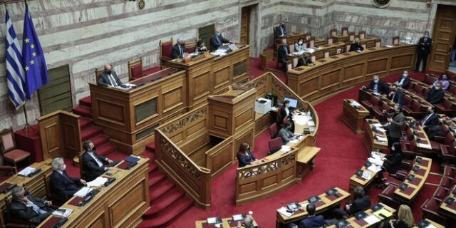 Πρόταση μομφής: Σε εξέλιξη η συζήτηση στη Βουλή – LIVE εικόνα