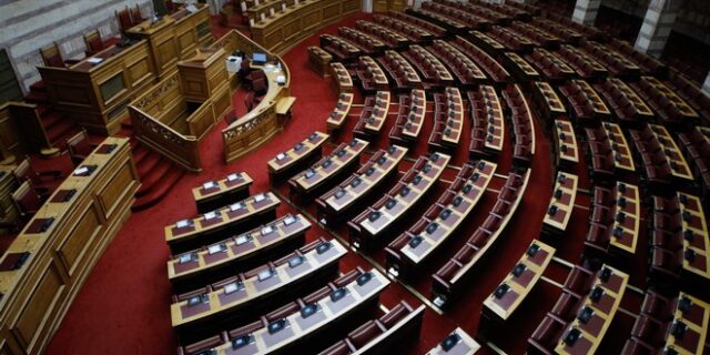 Πρόταση μομφής: Σε εξέλιξη η συζήτηση στη Βουλή – LIVE εικόνα