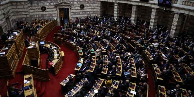 LIVE ΕΙΚΟΝΑ: Η συζήτηση στη Βουλή για την Ουκρανία
