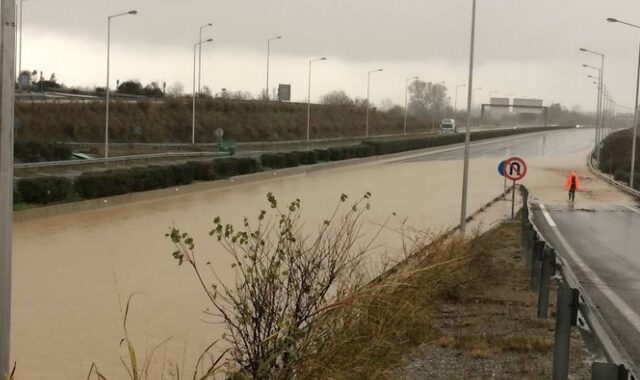 Κακοκαιρία Διομίδης: Διακοπή κυκλοφορίας σε δρόμους της Χαλκιδικής