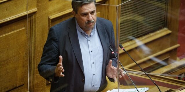 Ξανθός: “Η κυβέρνηση δεν μπορεί να παίζει με την αξιοπρέπεια των συμβασιούχων και τις αντοχές του ΕΣΥ”