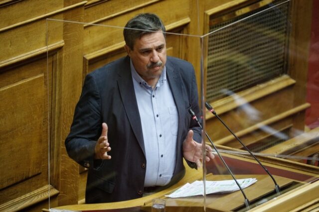 Ξανθός: “Η κυβέρνηση δεν μπορεί να παίζει με την αξιοπρέπεια των συμβασιούχων και τις αντοχές του ΕΣΥ”