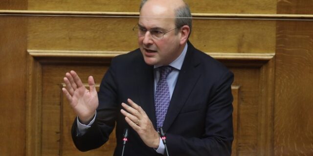 Καταγγελίες ΟΙΕΛΕ για Χατζηδάκη: “Ντροπιαστική τροπολογία-δώρο σε ιδιοκτήτες φροντιστηρίων”