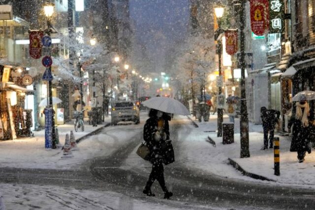 Ιαπωνία: Σπάνια χιονόπτωση στο Τόκιο – Ακυρώθηκαν πάνω από 100 πτήσεις εσωτερικού