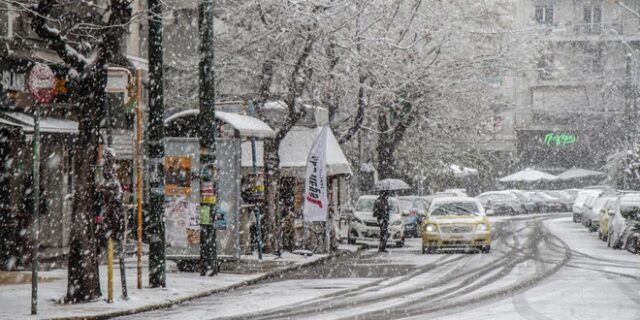 Καιρός: Ραγδαία η επιδείνωση σε όλη τη χώρα – Σε ποιες περιοχές θα χιονίσει