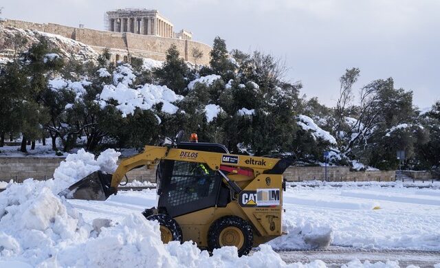 “Να πείτε του μικρού χιονιά, να ‘ναι καλό παιδάκι”