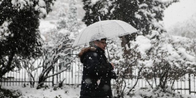 Χιονοπτώσεις στην Ελλάδα: Τι είναι το “βαρύ” χιόνι και ο ρόλος της θερμοκρασίας στην ατμόσφαιρα