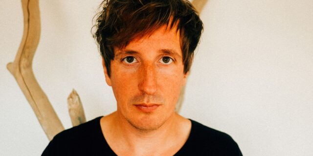 Ο Κρίστιαν Λέφλερ υπόσχεται “συμφωνικό techno” στη σκηνή της Λυρικής