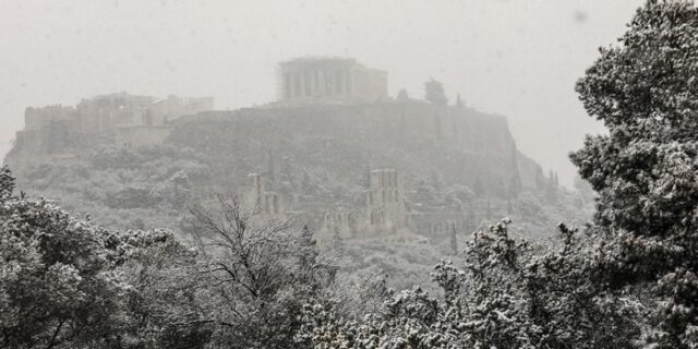 Κακοκαιρία Ελπίδα: Γιατί ακούμε βροντές μαζί με το χιόνι – Τι είναι τα thundersnows
