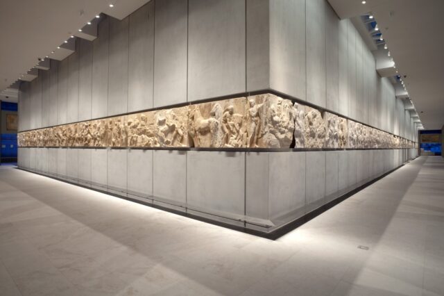 Δείτε ολόκληρη τη ζωφόρο του Παρθενώνα – 380 ανθρώπινες μορφές στα γενέθλια της θεάς Αθηνάς