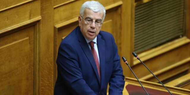 Σιμόπουλος: Η φράση μου για “λεκέ” δεν αφορούσε στην πανδημία αλλά στην καταστροφολογία