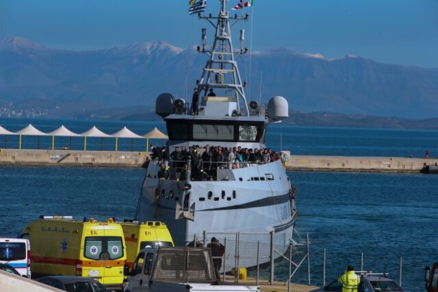 Φωτιά σε πλοίο στην Κέρκυρα: Απεγκλωβίστηκαν από το γκαράζ οι δύο οδηγοί – Πληροφορίες για εντοπισμό 5 αγνοούμενων
