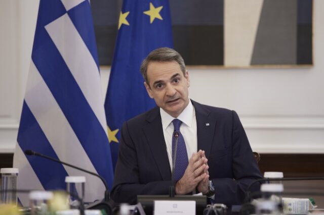 Μητσοτάκης σε Ζελένσκι: Η Ελλάδα θα παράσχει βοήθεια στην Ουκρανία