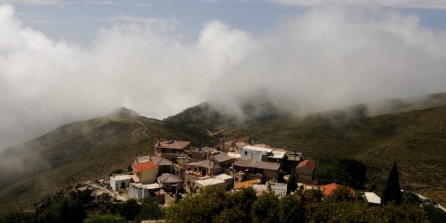 Το Τάγμα των Χιλίων Διαόλων ζει σε ένα χωριό στην Κρήτη