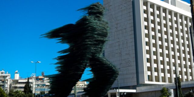 Πώς ο εμβληματικός γυάλινος “Δρομέας” μπορεί να γίνει εμπορικό κέντρο;