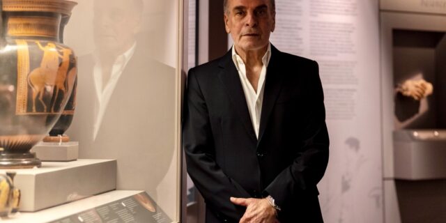 Μουσείο Κυκλαδικής Τέχνης: Τέλος ο Νικόλαος Καλτσάς – Η ανάρτηση με “άρωμα” Στερν