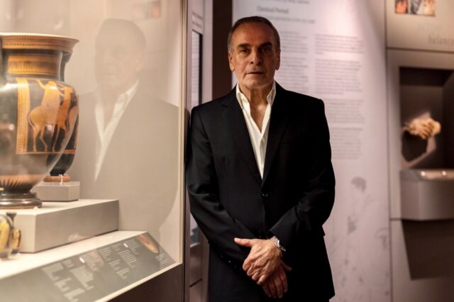 Μουσείο Κυκλαδικής Τέχνης: Τέλος ο Νικόλαος Καλτσάς – Η ανάρτηση με “άρωμα” Στερν