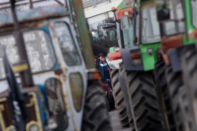 Θεσσαλία: Στον κόμβο της Νίκαιας συγκεντρώνονται οι αγρότες