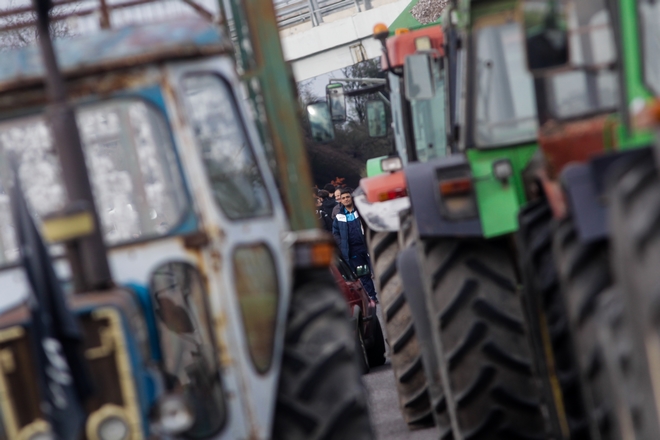 Θεσσαλία: Στον κόμβο της Νίκαιας συγκεντρώνονται οι αγρότες