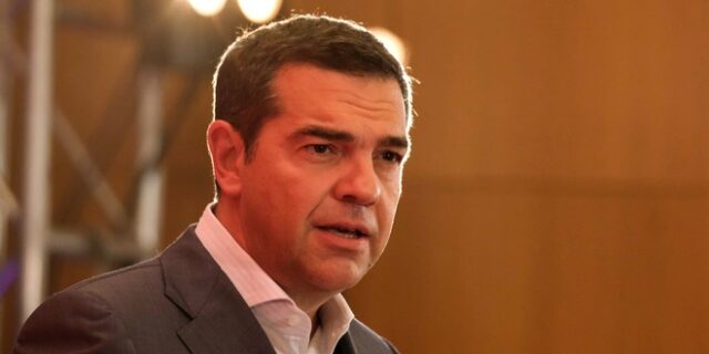 Τσίπρας: Οι σκέψεις μας σε όσους δίνουν τη μάχη με τις φλόγες στην Πεντέλη