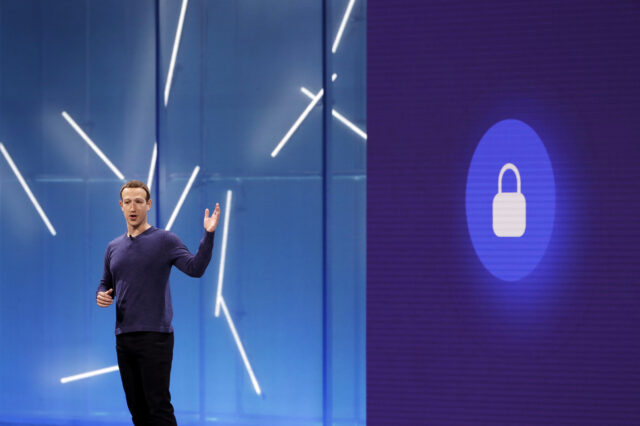 Καταρρέει το Facebook; Γιατί ο Ζούκερμπεργκ βρίσκεται σε δύσκολη θέση