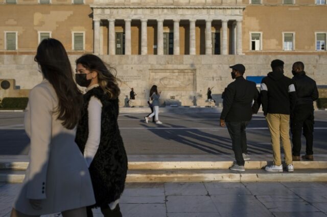 Κορονοϊός – Διασπορά: “Βράζει” η Αττική, ανησυχία για Θεσσαλονίκη, Αχαΐα και Ηράκλειο