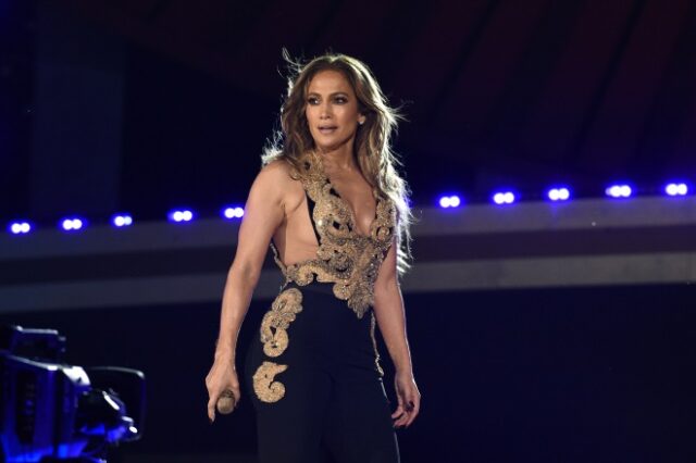 Jennifer Lopez: Η εκρηκτική εμφάνιση on stage που “έριξε” το Instagram