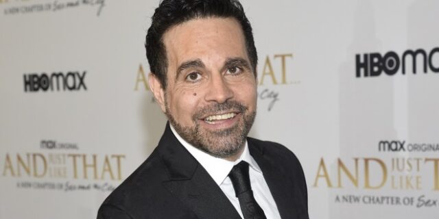 Sex & The City: Ηθοποιός καταγγέλλει πως “κόπηκε” από διάσημο αμερικάνικο show επειδή είναι γκέι