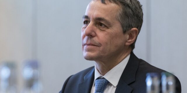 Ελβετία – Κασίς: Ανακοίνωσε βήχοντας την άρση περιορισμών κατά του κορονοϊού και μία μέρα μετά βγήκε θετικός