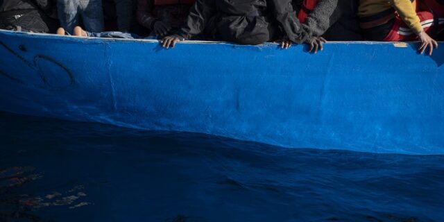 Κύκλωμα διακινούσε μετανάστες προς άλλες χώρες μέσω μικρών αεροδρομίων – Πώς δρούσε