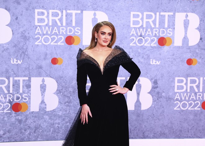 Brit Awards 2022: “Σάρωσε” η Adele στα βρετανικά βραβεία – Όλοι οι νικητές