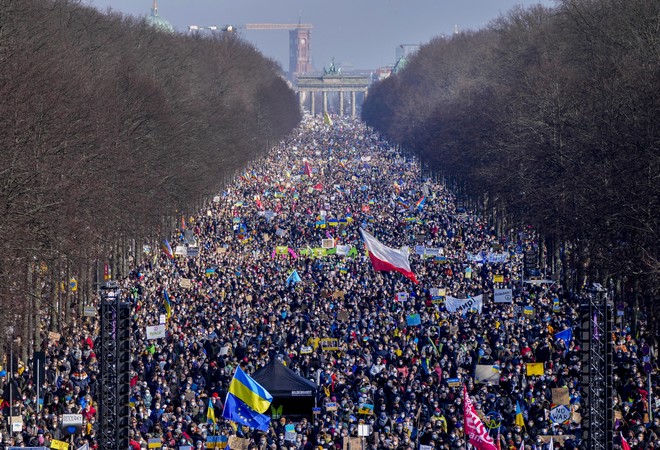 Πόλεμος στην Ουκρανία: Μαζική διαδήλωση για την ειρήνη στο Βερολίνο