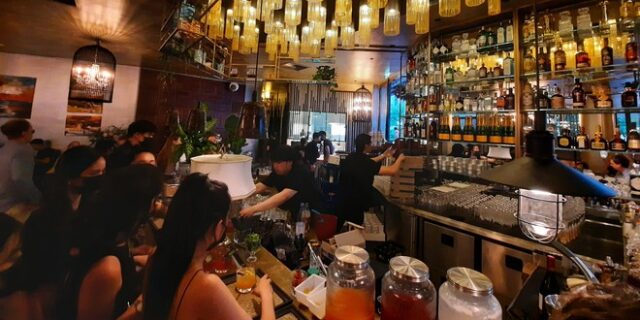 Χαλάρωση μέτρων: “Πράσινο φως” για όρθιους στη διασκέδαση – Από το Σάββατο η εφαρμογή