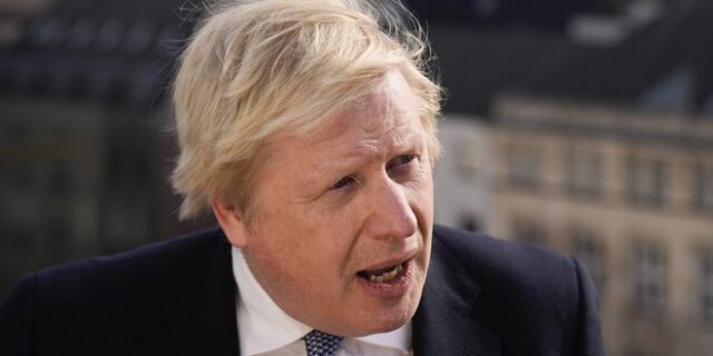 Αδιανόητη απόφαση Τζόνσον: Κλείνει την πόρτα στους αιτούντες άσυλο και τους στέλνει στη Ρουάντα