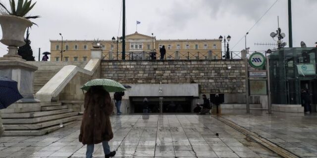 Καιρός: Βροχές, καταιγίδες και χιόνια στα ορεινά – Πτώση της θερμοκρασίας