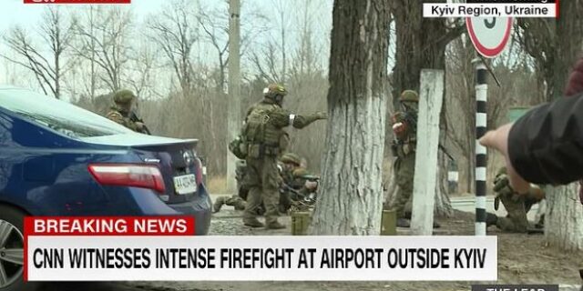 Πόλεμος στην Ουκρανία: Δημοσιογράφος του CNN βρέθηκε ανάμεσα σε διασταυρούμενα πυρά